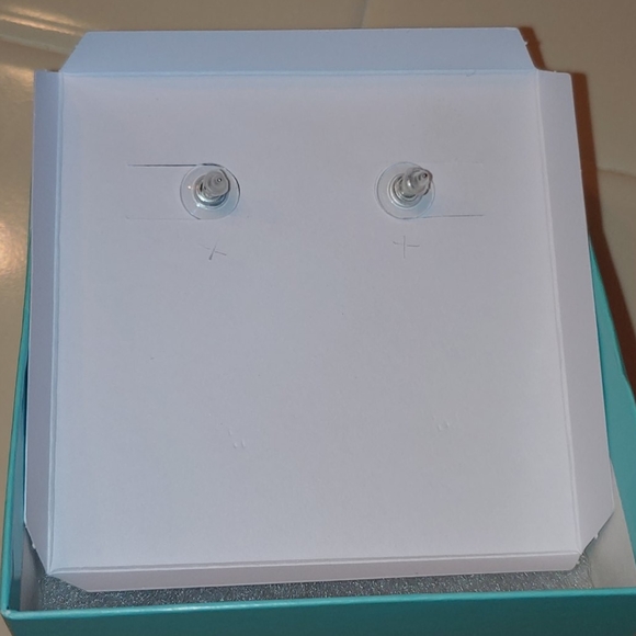 Silver circle earrings - Picture 3 of 3